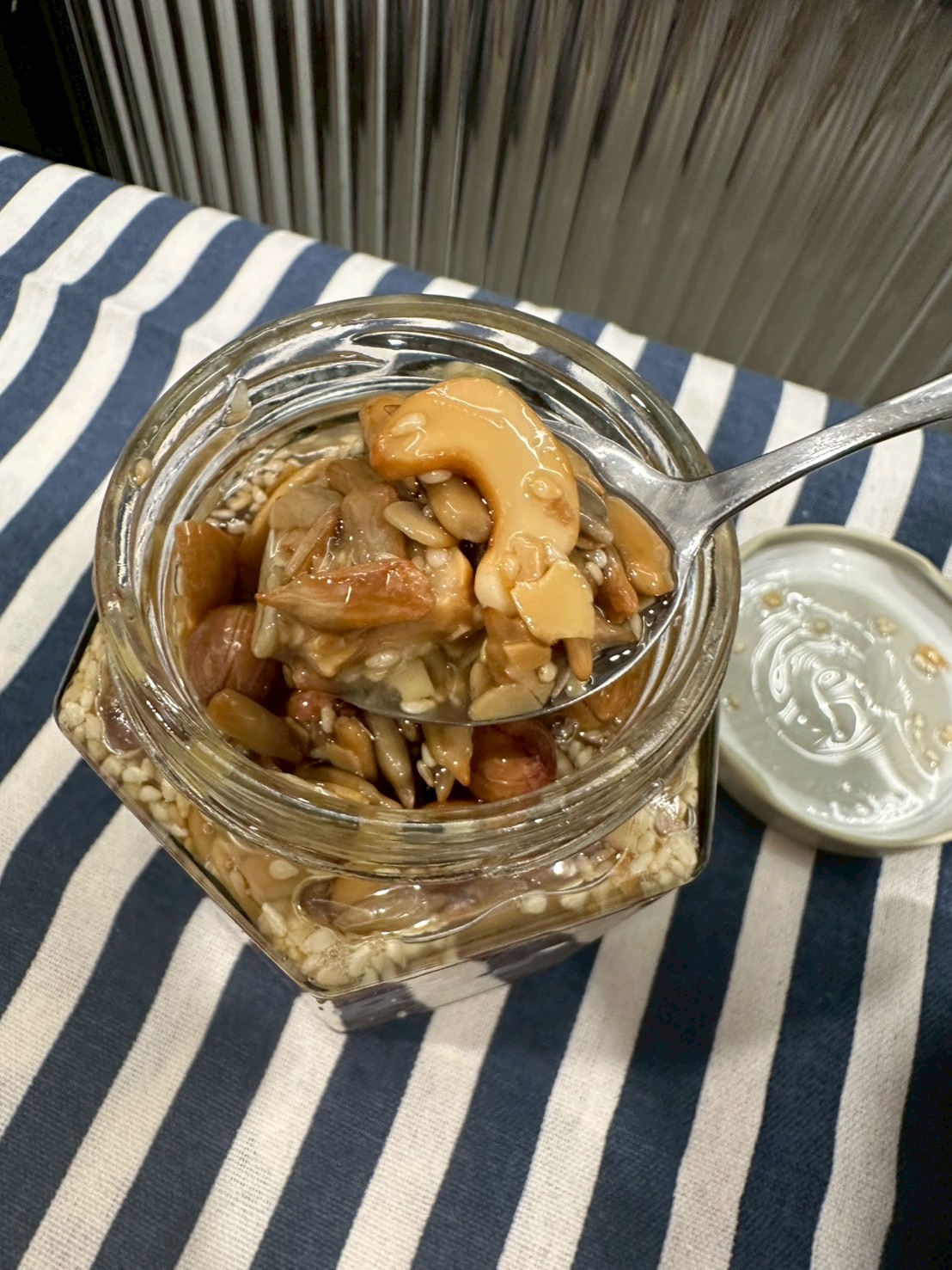 【開箱】五仁果油|拌飯拌麵拌青菜,堅果與料理的完美搭配,家庭必備調味 - 第4張圖