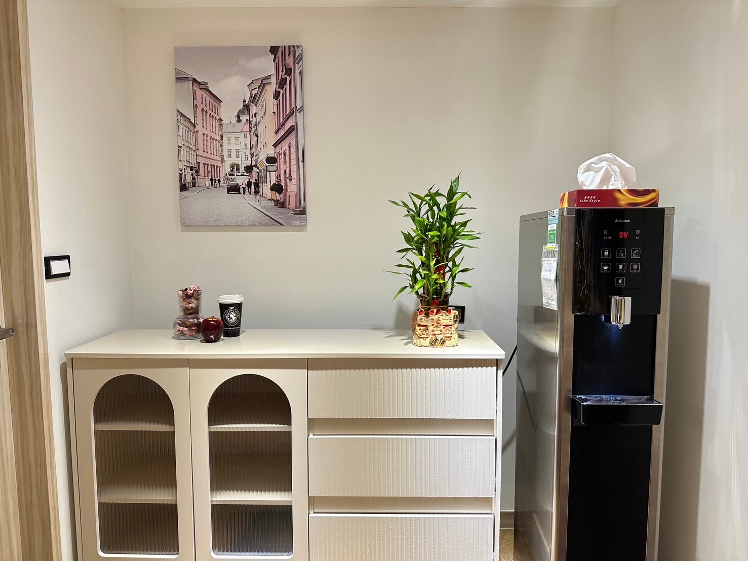 【高雄住宿推薦】良辰吉時精品旅店,步行可到六合夜市 捷運市議會站3分鐘|高CP值旅店智能入住,2024年全新開幕 - 第12張圖
