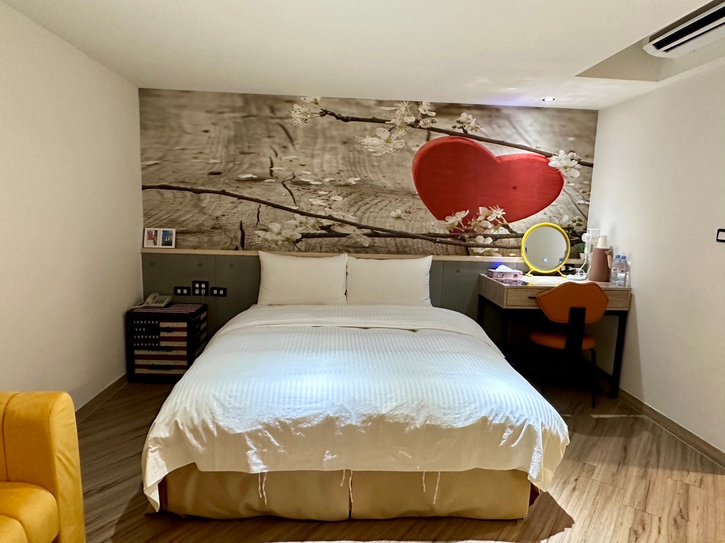 【高雄住宿推薦】良辰吉時精品旅店,步行可到六合夜市 捷運市議會站3分鐘|高CP值旅店智能入住,2024年全新開幕 - 第21張圖