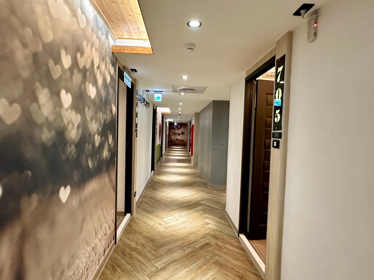 【高雄住宿推薦】良辰吉時精品旅店,步行可到六合夜市 捷運市議會站3分鐘|高CP值旅店智能入住,2024年全新開幕 - 第19張圖