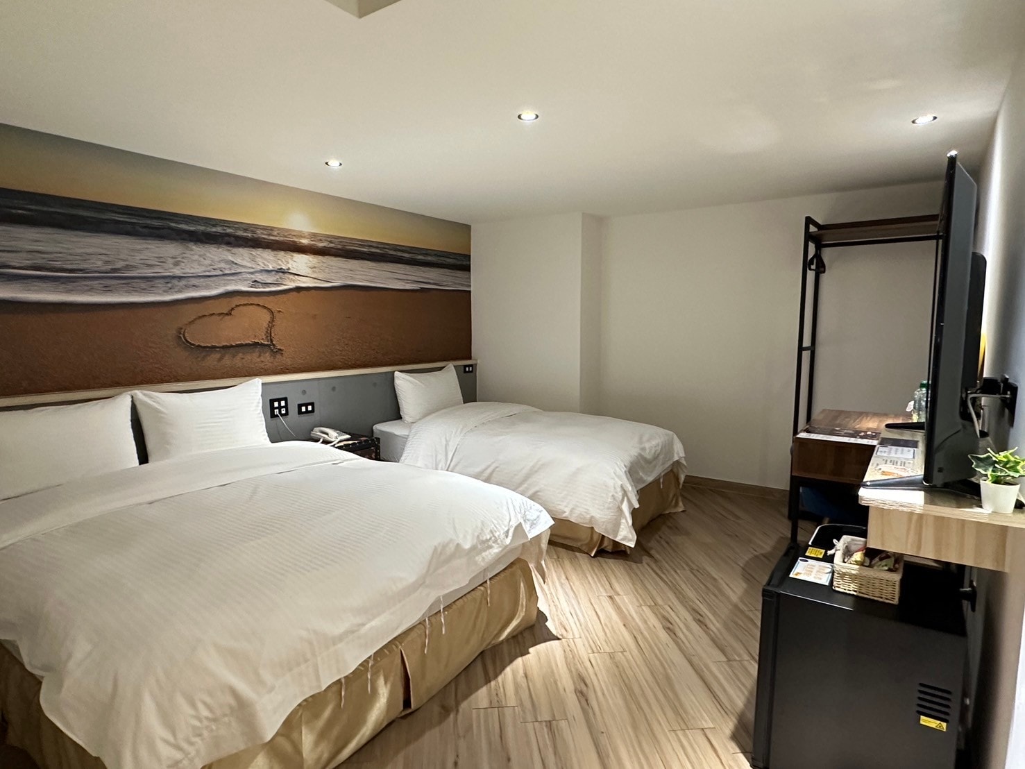【高雄住宿推薦】良辰吉時精品旅店,步行可到六合夜市 捷運市議會站3分鐘|高CP值旅店智能入住,2024年全新開幕 - 第18張圖