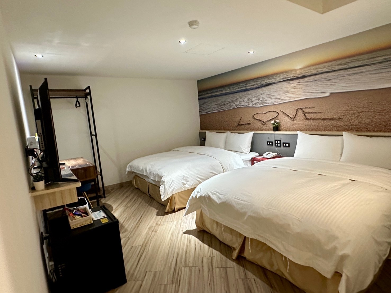 【高雄住宿推薦】良辰吉時精品旅店,步行可到六合夜市 捷運市議會站3分鐘|高CP值旅店智能入住,2024年全新開幕 - 第17張圖