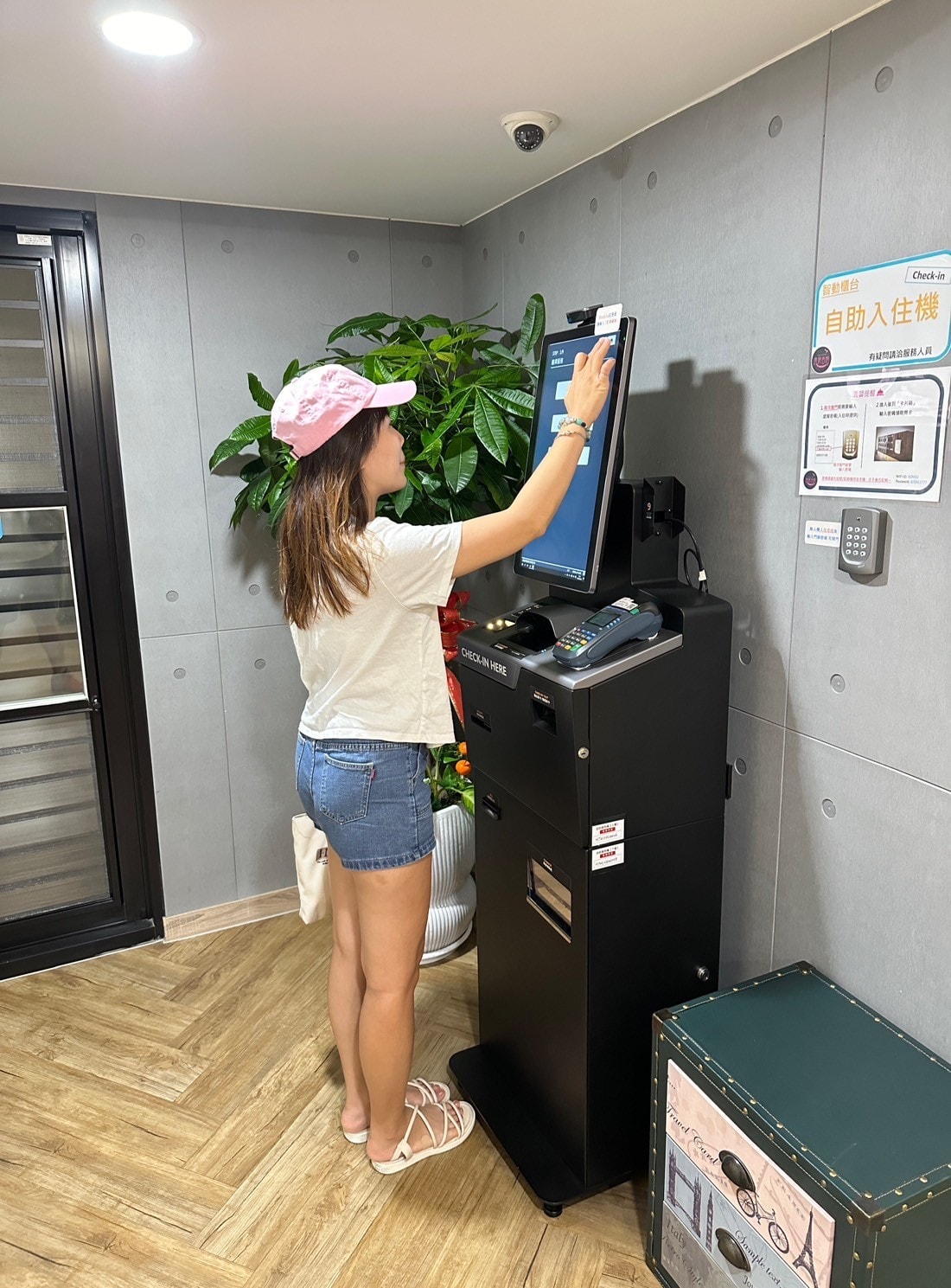【高雄住宿推薦】良辰吉時精品旅店,步行可到六合夜市 捷運市議會站3分鐘|高CP值旅店智能入住,2024年全新開幕 - 第6張圖
