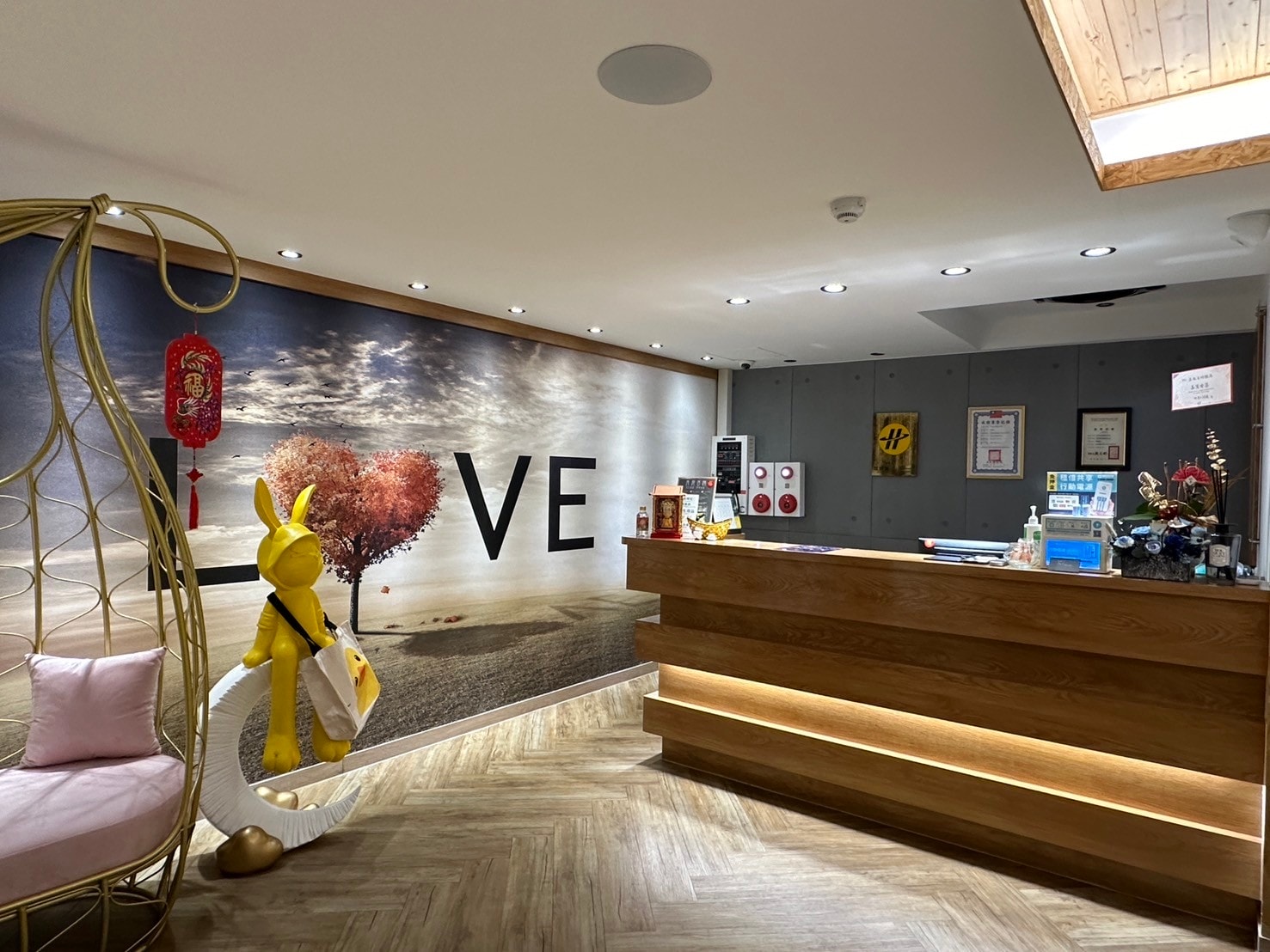 【高雄住宿推薦】良辰吉時精品旅店,步行可到六合夜市 捷運市議會站3分鐘|高CP值旅店智能入住,2024年全新開幕 - 第10張圖